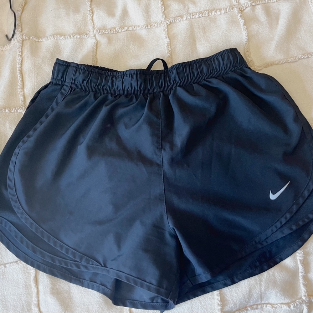 Black Nike shorts